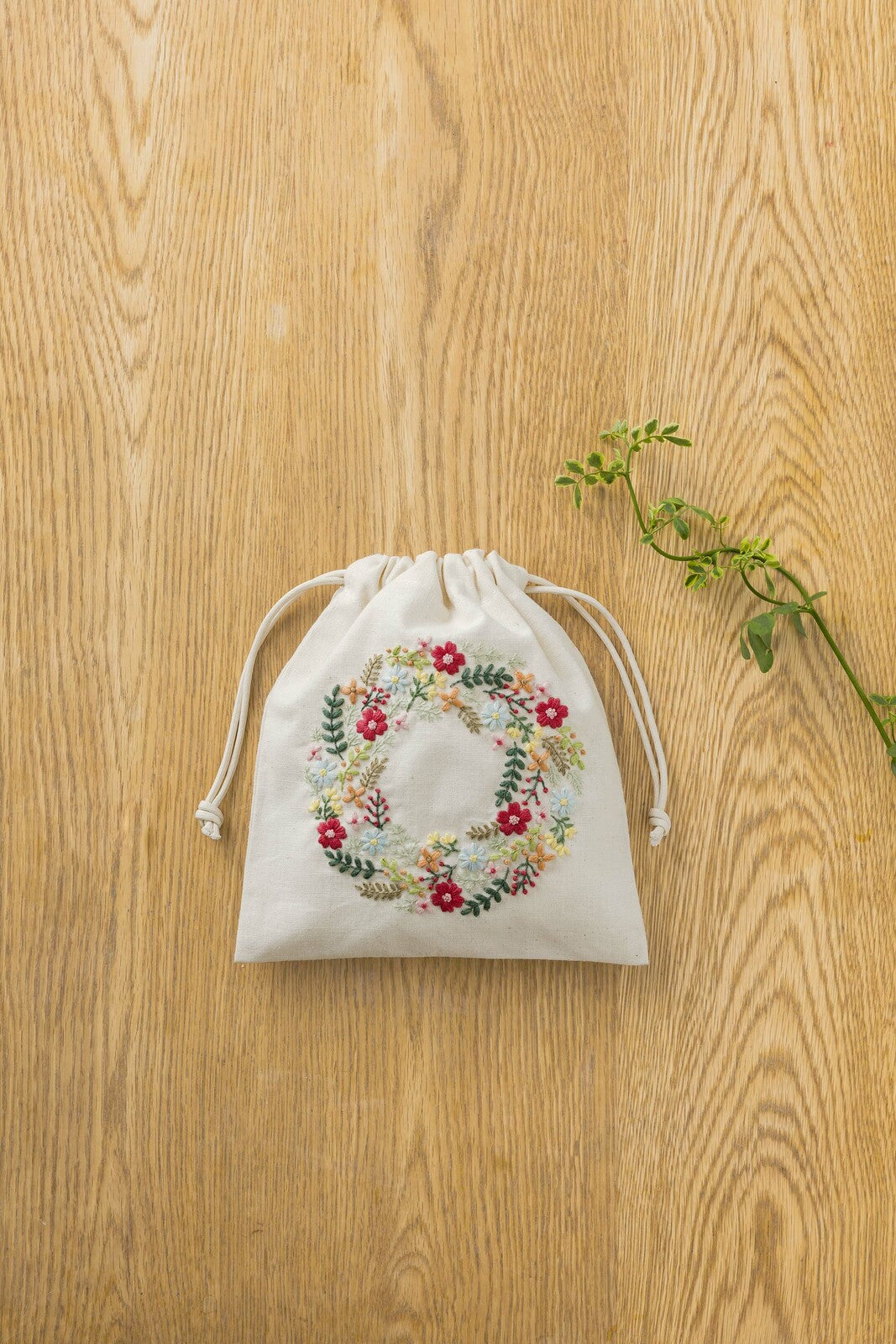 yula Embroidery Kit - Small Flower Wreath Drawstring Bag